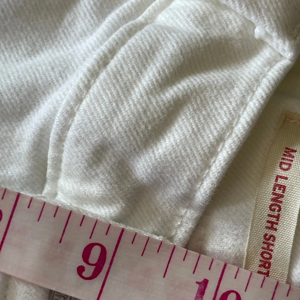 Levi Strauss & Co Women's‎ White Denim Mid Legnth Shorts Mid Rise W31